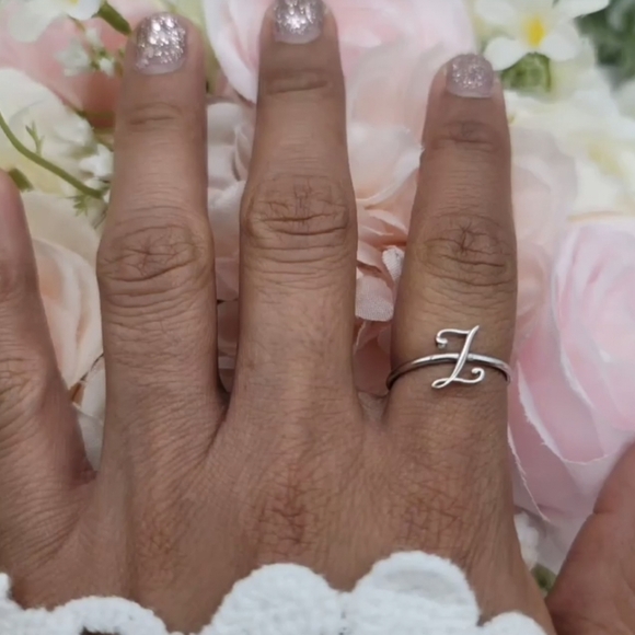 ♥️ DAINTY INITIAL STERLING SILVER RING - Picture 12 of 13